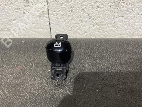 Used Right front window switch Right front window switch FIAT 500 C (312_) 1.2 (312CXA1A, 312AXA1A) (69 hp) 21865352 21865352