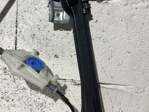 Used Front left window mechanism Front left window mechanism SEAT IBIZA III (6L1) 1.4 16V (86 hp) 33178824 33178824