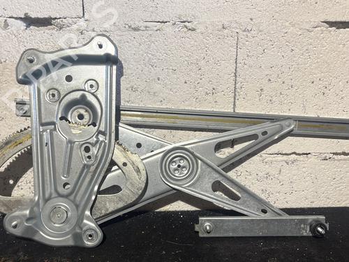 Used Front left window mechanism RENAULT MEGANE III Hatchback (BZ0/1_, B3_) 1.5 dCi (BZ09, BZ0D, BZ1W, BZ29, BZ14) (110 hp) 26213967