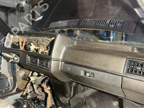 Tableau de bord VW GOLF II (19E, 1G1) 1.8 (90 hp) 31947924