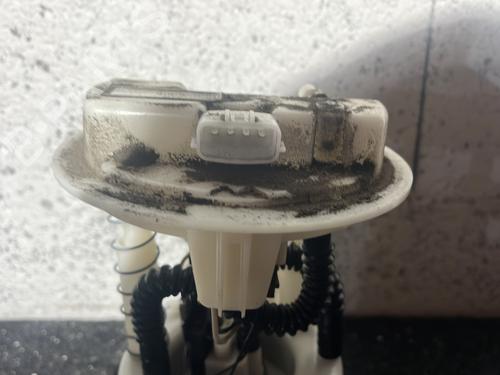 Used Fuel pump Fuel pump RENAULT TWINGO II (CN0_) 1.2 Turbo (CN0C, CN0F) (100 hp) 30537779 30537779