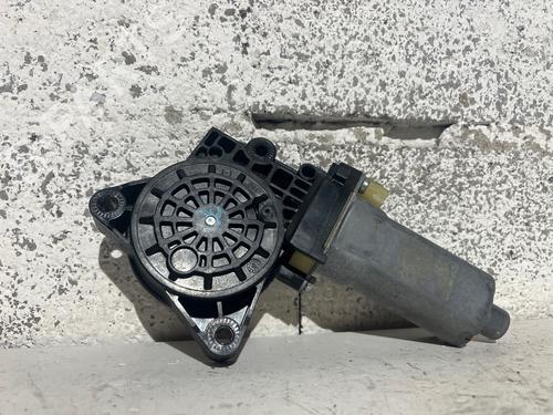 right-rear-window-motor-kia-carens-iii-mpv-un-2006-2007-2008-2009-2010-2011-2012-2013-35903664 main image