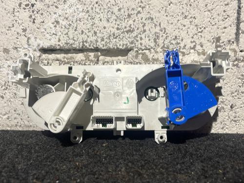 climate-control-renault-clio-iv-bh_-2012-2013-2014-2015-2016-2017-2018-2019-2020-2021-30396869 main image