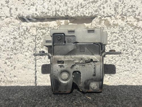 Used Tailgate lock RENAULT CLIO III Grandtour (KR0/1_) 1.5 dCi (KR0F) (86 hp) 30396932