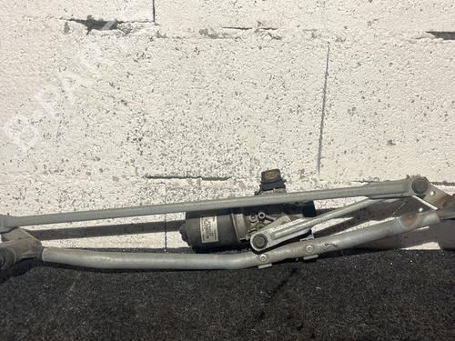 Used Front wiper motor DACIA SANDERO II 1.2 (75 hp) 32320701