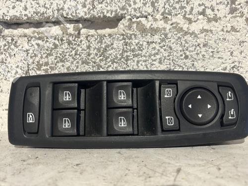 left-front-window-switch-renault-megane-iii-hatchback-bz01_-b3_-2008-33021034 main image