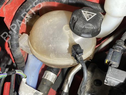 Used Expansion tank CITROËN C4 CACTUS 1.2 THP 110 (110 hp) 23904878
