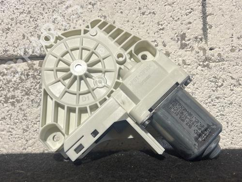 Right rear window motor AUDI Q3 (8UB, 8UG) 2.0 TDI quattro 8K0959812A