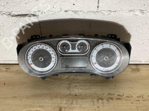 Used Instrument cluster FIAT 500L (351_, 352_) 1.6 D Multijet (199LYD1B) (105 hp) 20869413