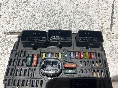 Fuse box CITROËN C5 II (RC_) 2.0 HDi (RCRHRH) | BP38513949E1 - Image 2