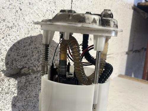 Used Fuel pump Fuel pump RENAULT MEGANE III Grandtour (KZ0/1) 1.6 dCi (KZ00, KZ12, KZ13) (130 hp) 33453445 33453445