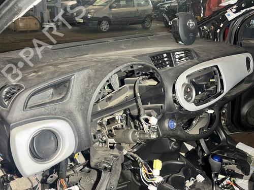 Used Dashboard Dashboard TOYOTA YARIS (_P13_) 1.5 Hybrid (NHP130_, NHP130) (101 hp) 27319192 27319192