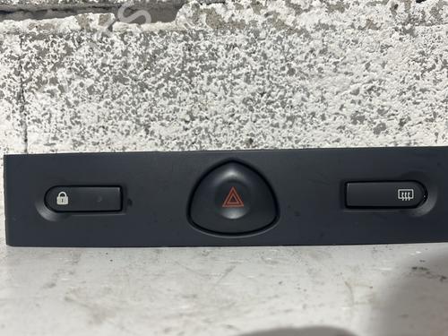 switch-renault-clio-ii-bb_-cb_-1998-1999-2000-2001-2002-2003-2004-2005-2006-2007-2008-2009-2010-2011-2012-2013-2014-2015-2016-32030980 main image