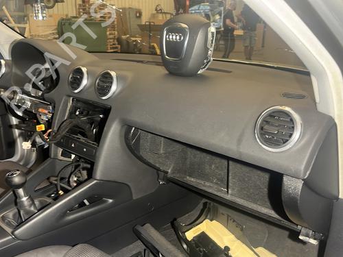 Used Dashboard AUDI A3 Sportback (8PA) 1.6 (102 hp) 28216702