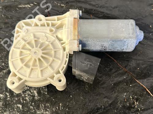 Used Left rear window motor BMW 5 (E60) 525 d (177 hp) 25844487