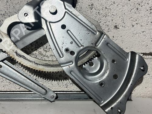 Used Front left window mechanism Front left window mechanism RENAULT MEGANE III Hatchback (BZ0/1_, B3_) 1.9 dCi (BZ0N, BZ0J) (131 hp) 32133761 32133761