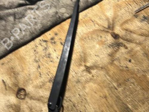Used Front windshield wiper arm Front windshield wiper arm PEUGEOT 208 II (UB_, UP_, UW_, UJ_) 1.2 PureTech 75 (75 hp) 21863945 21863945