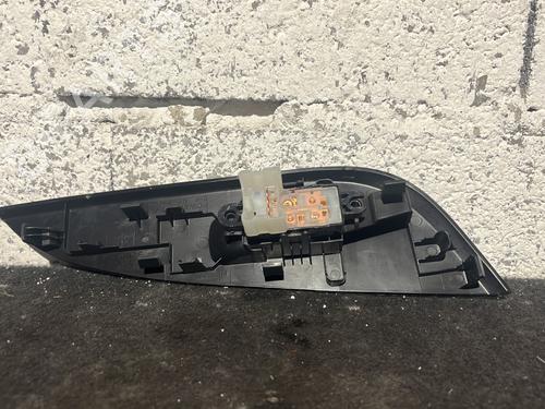 Used Right rear window switch Right rear window switch NISSAN PULSAR Hatchback (C13) 1.5 dCi (110 hp) 25338383 25338383