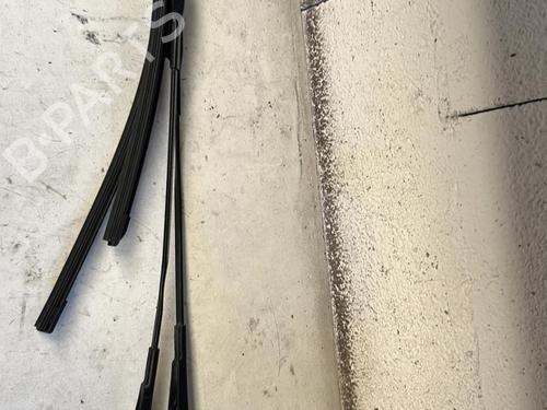 Used Front windshield wiper arm AUDI A4 B8 (8K2) 2.0 TDI (136 hp) 21862940