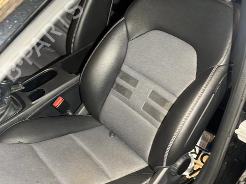 Siège avant gauche MERCEDES-BENZ GLA-CLASS (X156) GLA 180 CDI / d (156.912) (109 hp) 25701702