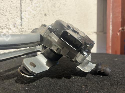 Used Front wiper motor Front wiper motor RENAULT CAPTUR I (J5_, H5_) 1.5 dCi 90 (J5N4, J5M5, J5MW, J5M6, J5AL, J5AJ) (90 hp) 27376251 27376251
