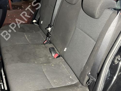 Sæde Bagtil TOYOTA YARIS (_P13_) 1.5 Hybrid (NHP130_, NHP130) (101 hp) 27319206