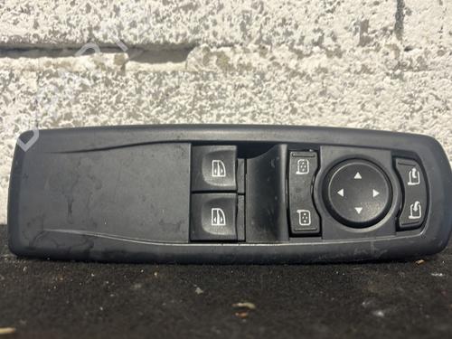 Used Left front window switch RENAULT LAGUNA Coupe (DT0/1) 3.0 dCi (241 hp) 29893990