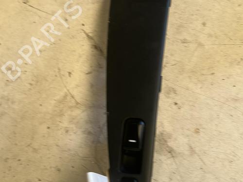 Højre bagtil elrude kontakt HYUNDAI ix35 (LM, EL, ELH) 2.0 CRDi (136 hp) 21863238