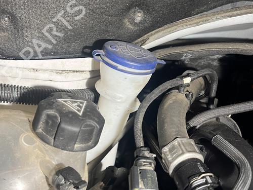 Windscreen washer tank PEUGEOT 2008 I (CU_) 1.2 THP 110 / PureTech 110 | BP25475590C113