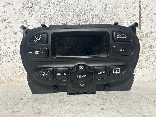 climate-control-peugeot-307-cc-3b-2003-2004-2005-2006-2007-2008-2009-38585851 main image