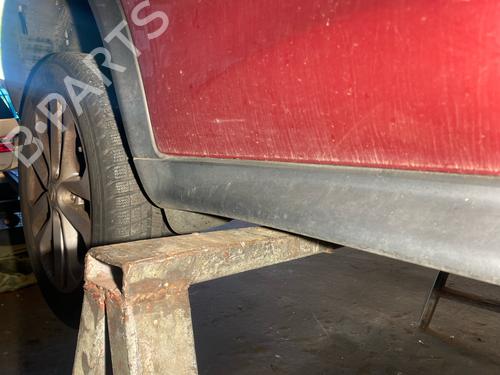 Used Right sideskirt Right sideskirt 38228901 38228901