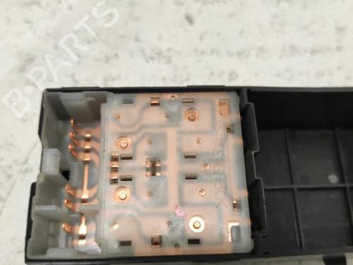 Used Left front window switch NISSAN MICRA III (K12) 1.5 dCi (65 hp) 21859075