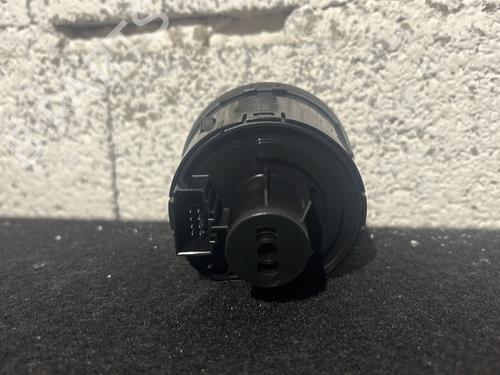 Used Headlight switch Headlight switch VW GOLF VII (5G1, BQ1, BE1, BE2) 1.4 TSI (140 hp) 25738771 25738771