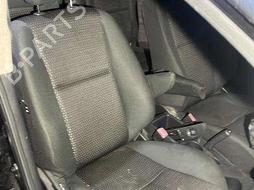 Sæde højre fortil TOYOTA COROLLA Verso (ZER_, ZZE12_, R1_) 2.2 D-4D (AUR10_, AUR10R) (177 hp) 32341486