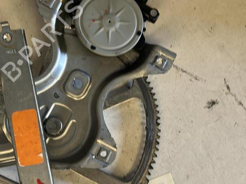 Vindusheismekanisme venstre foran TOYOTA YARIS (_P9_) 1.4 D-4D (NLP90_, NLP90R) (90 hp) 20860224