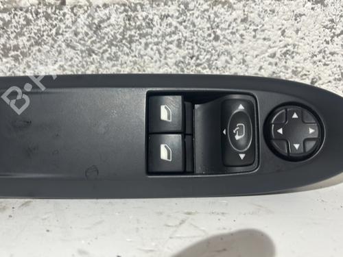 Raamschakelaar links voor DS DS 4 / DS 4 CROSSBACK (NX_) 1.2 THP 130 (NXHNYM) (130 hp) 31611554