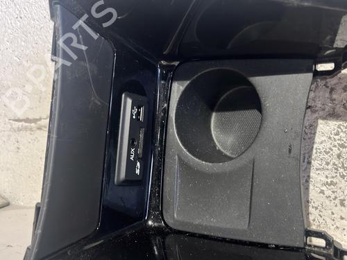 Used Middle console Middle console RENAULT MEGANE III Hatchback (BZ0/1_, B3_) 1.6 dCi (BZ00, BZ12, BZ13) (130 hp) 33113379 33113379