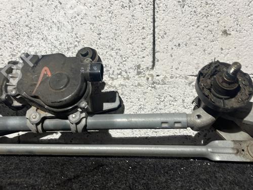 Used Front wiper motor RENAULT KADJAR (HA_, HL_) 1.3 TCe 140 (HLNB, HLN1) (140 hp) 31267793