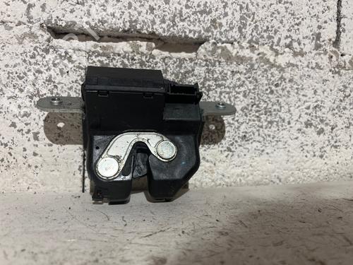 Used Tailgate lock Tailgate lock 37182637 37182637