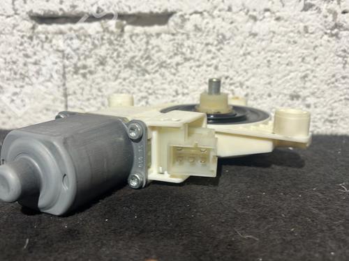 Left front window motor MERCEDES-BENZ GLA-CLASS (X156) GLA 180 CDI / d (156.912) | BP25701708E21 