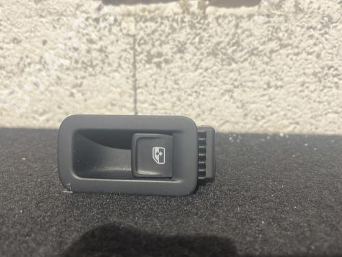 Used Right front window switch Right front window switch VW GOLF VII (5G1, BQ1, BE1, BE2) 1.4 TSI (140 hp) 25738790 25738790