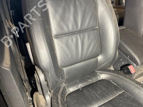 Used Right front seat Right front seat 39006467 39006467