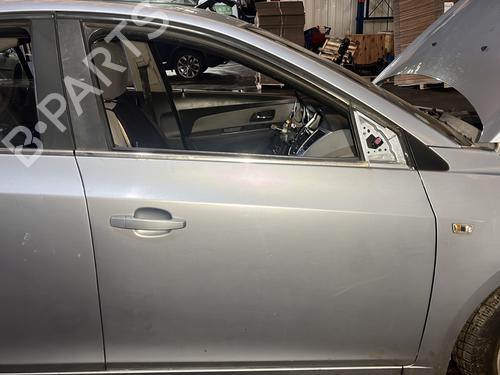 right-front-door-chevrolet-cruze-j300-2009-32410787 main image