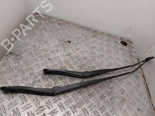 Used Front windshield wiper arm RENAULT CLIO V (B7_) 1.5 Blue dCi 85 (B7AG) (86 hp) 21861123