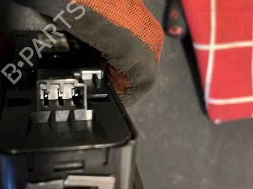 Used Left front window switch Left front window switch JAGUAR XF I (X250) 3.0 D (241 hp) 21864318 21864318