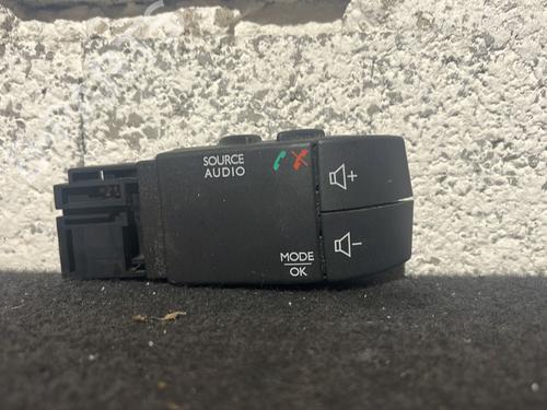 switch-dacia-logan-ii-2012-24887390 main image