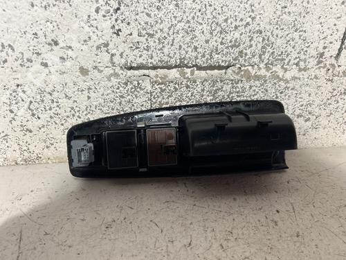 Used Left front window switch Left front window switch VW POLO IV (9N_, 9A_) 1.4 TDI (80 hp) 40122628 40122628