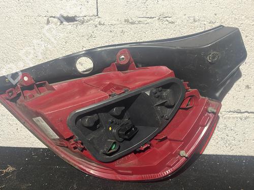 Left taillight RENAULT CLIO III (BR0/1, CR0/1) 1.2 16V Hi-Flex (BR1U, CR1U) | BP29428639C34 