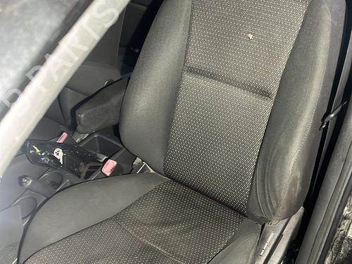 Fahrersitz für TOYOTA COROLLA Verso (ZER_, ZZE12_, R1_) 2.2 D-4D (AUR10_, AUR10R) (177 hp) 32341487