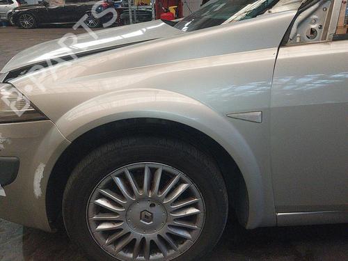 left-front-fenders-renault-megane-ii-coupe-cabriolet-em01_-15-dci-em1e-7701474922-2003-2004-2005-2006-2007-2008-2009-2010-20870022 main image